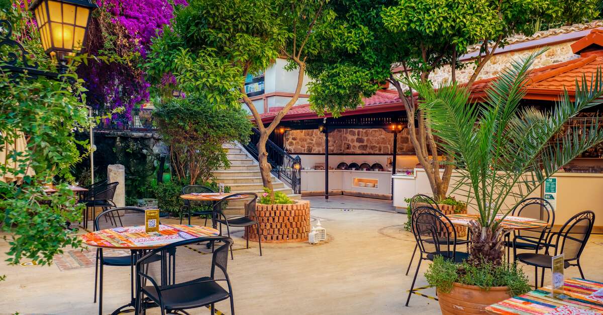 Ein Foto von der Terrasse im Dogan Hotel by Prana Hotels & Resorts