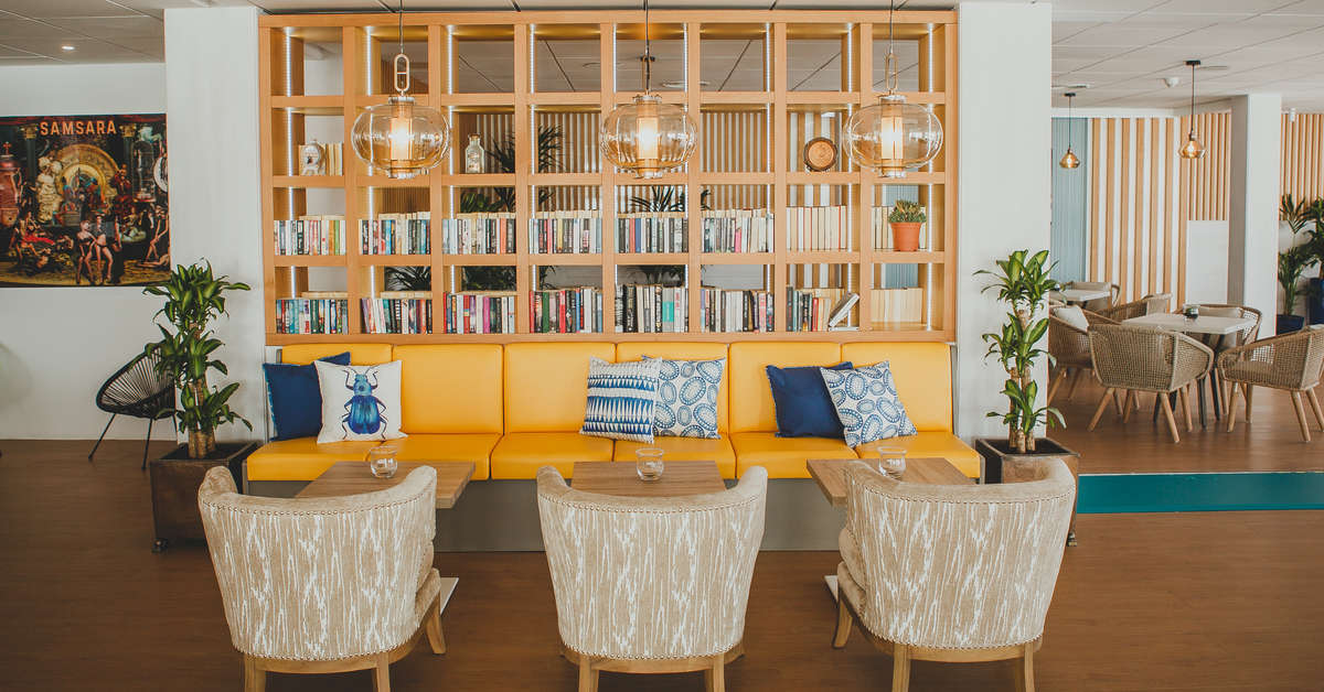 Een foto van het interieur van Hotel Alay