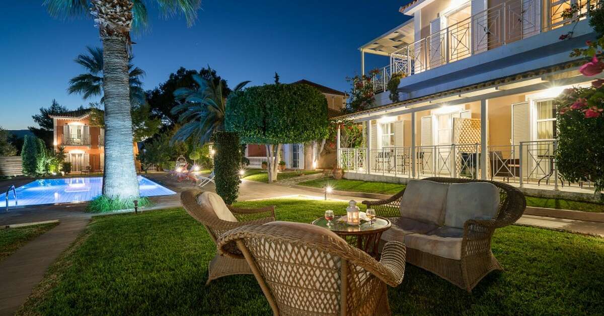 Een foto van het terras bij Aeolos Boutique Hotel & Suites