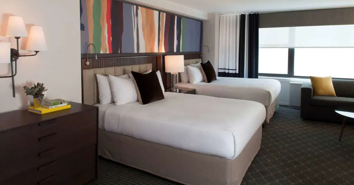Ein Foto Fifty Hotel & Suites by Affinia