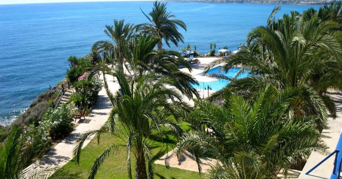 Een foto van het zwembad bij Vrachia Beach Hotel & Suites
