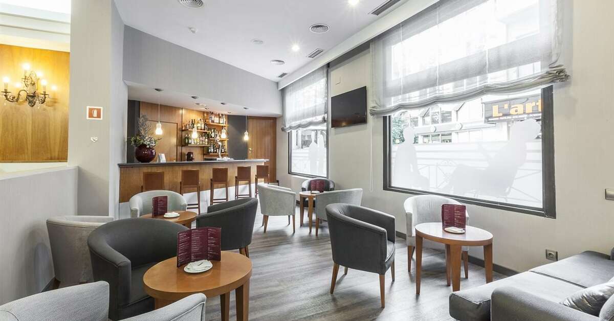 Een foto van het interieur van Catalonia Excelsior