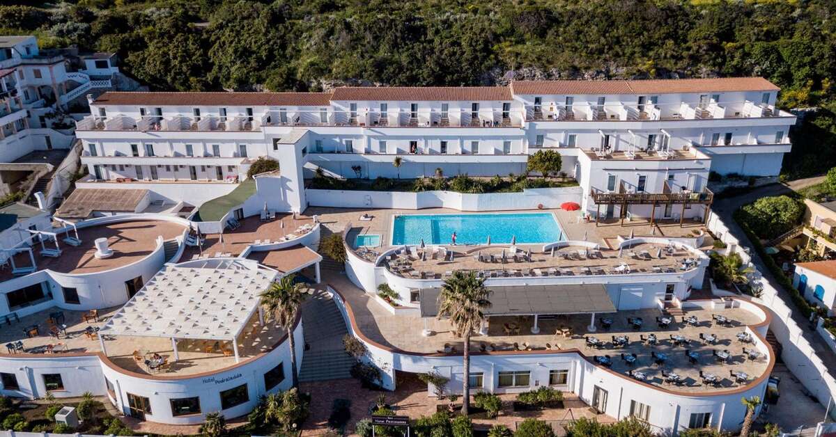 Een foto van de buitenkant van LH Pedraladda Resort