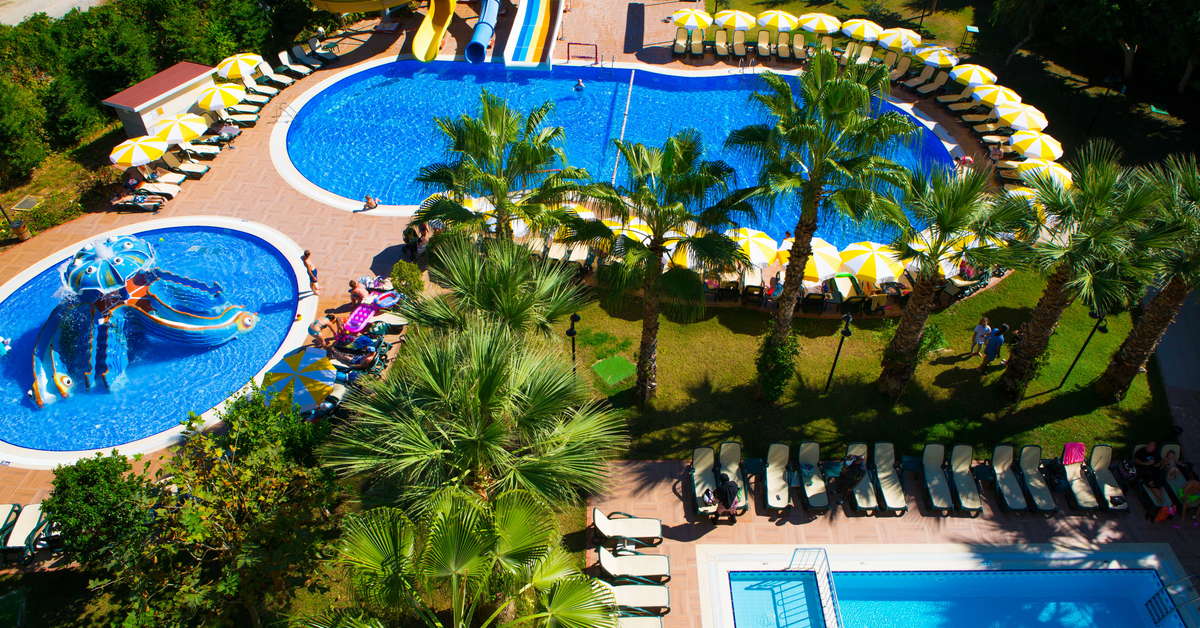 Een foto van het zwembad bij Gardenia Beach Hotel