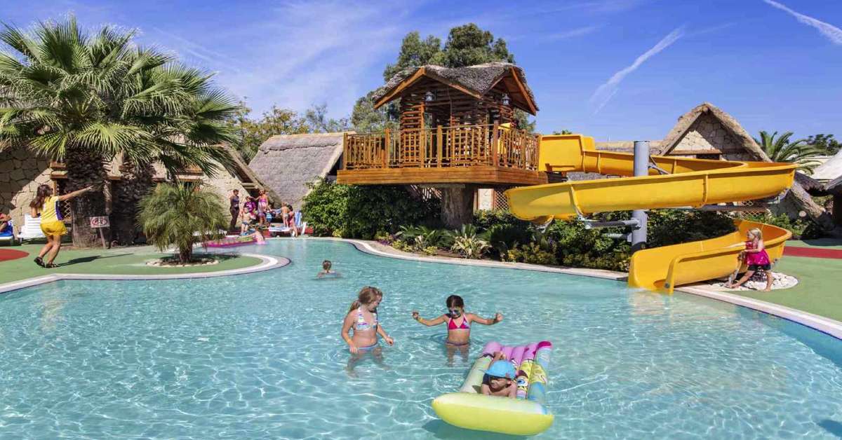 Een foto van het zwembad bij TUI Magic Life Belek