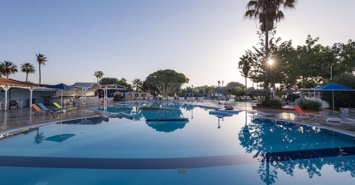 Een foto van het zwembad bij Atlantis Hotel