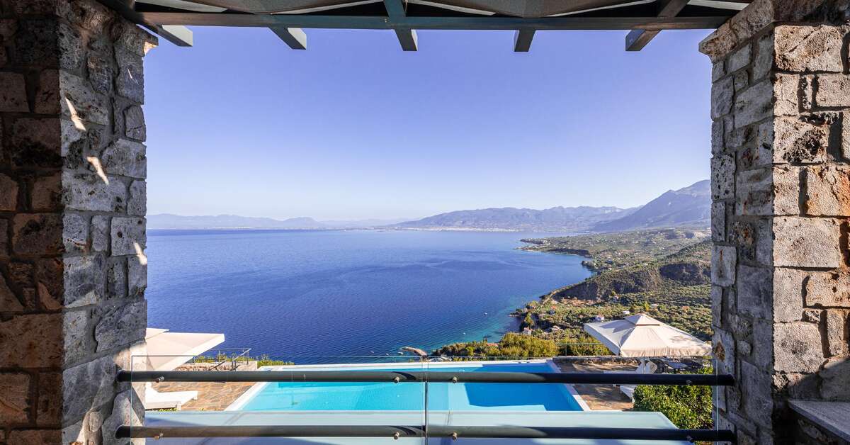 Een foto van het zwembad bij Searocks Exclusive Villas Resort Messinia