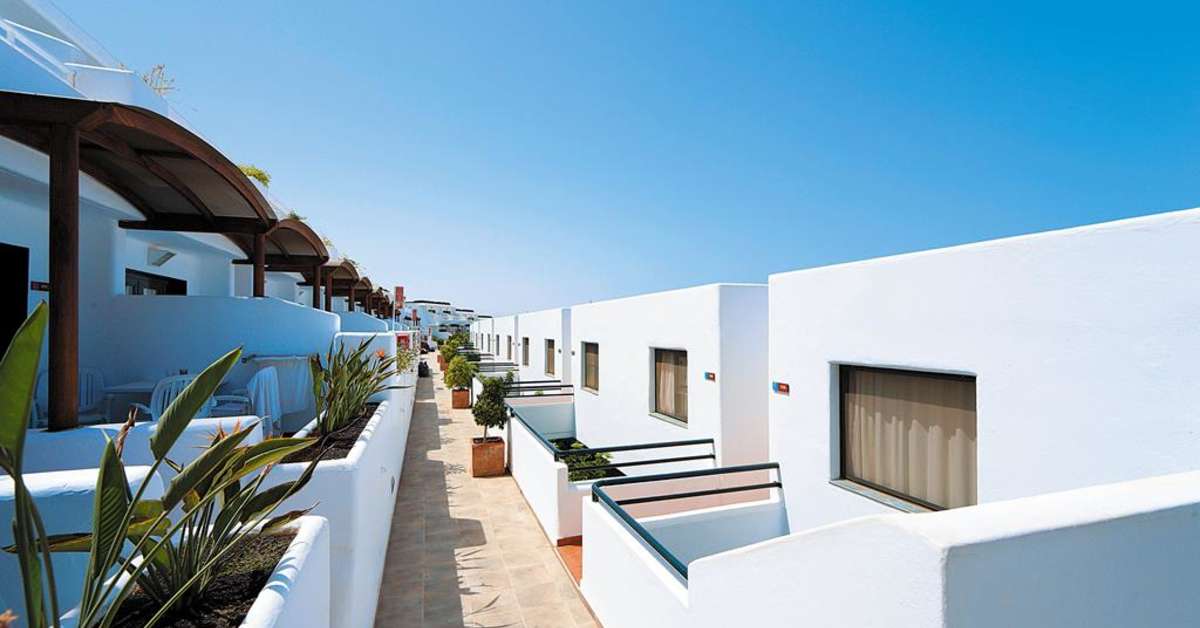 Een foto van de buitenkant van Relaxia Lanzaplaya Appartementen