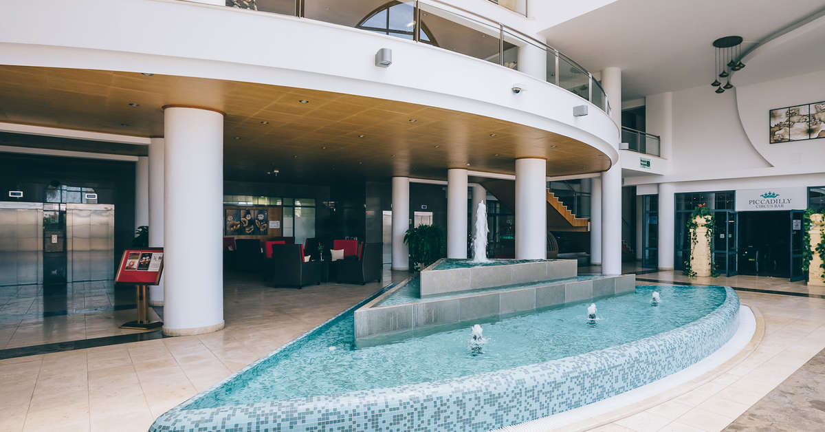 Een foto van het interieur van Grand Muthu Forte Do Vale