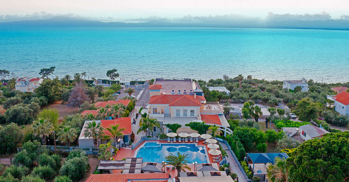Een foto van het zwembad bij Hotel Akti Taygetos