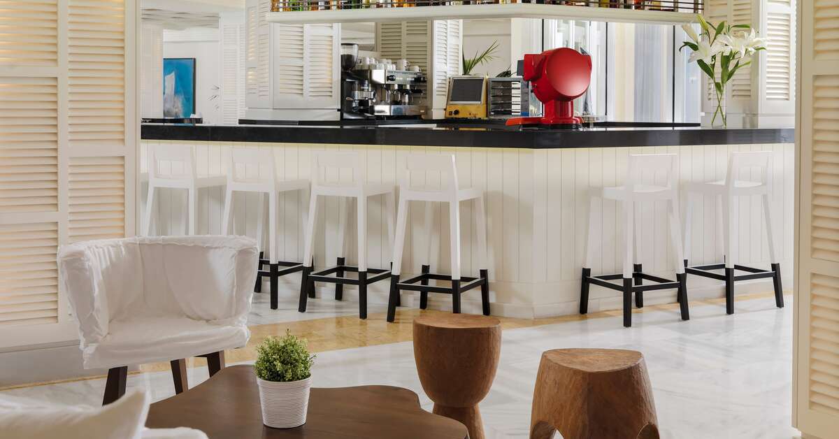 Een foto van het interieur van H10 Blue Mar