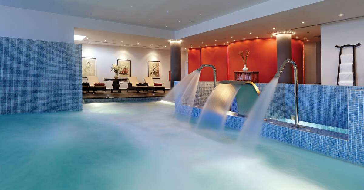 Een foto van het zwembad bij Out of the Blue Capsis Elite Resort