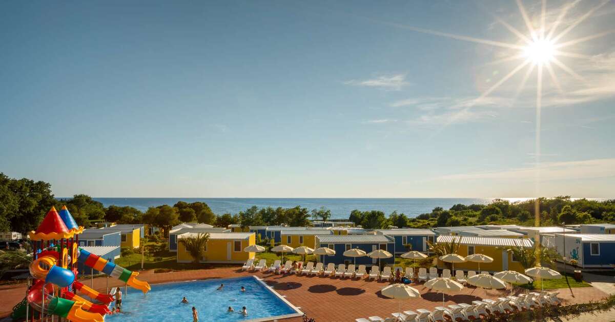 Een foto van het zwembad bij Aminess Planet Camping Holidays Homes & Resort Maravea