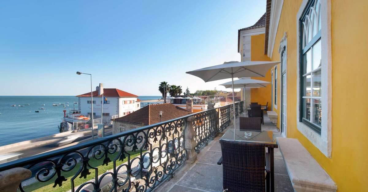 Een foto van het terras bij Vila Gale Collection Palacio dos Arcos