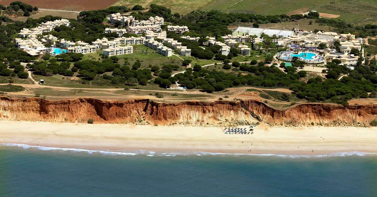 Een foto van het strand bij AP Adriana Beach Resort
