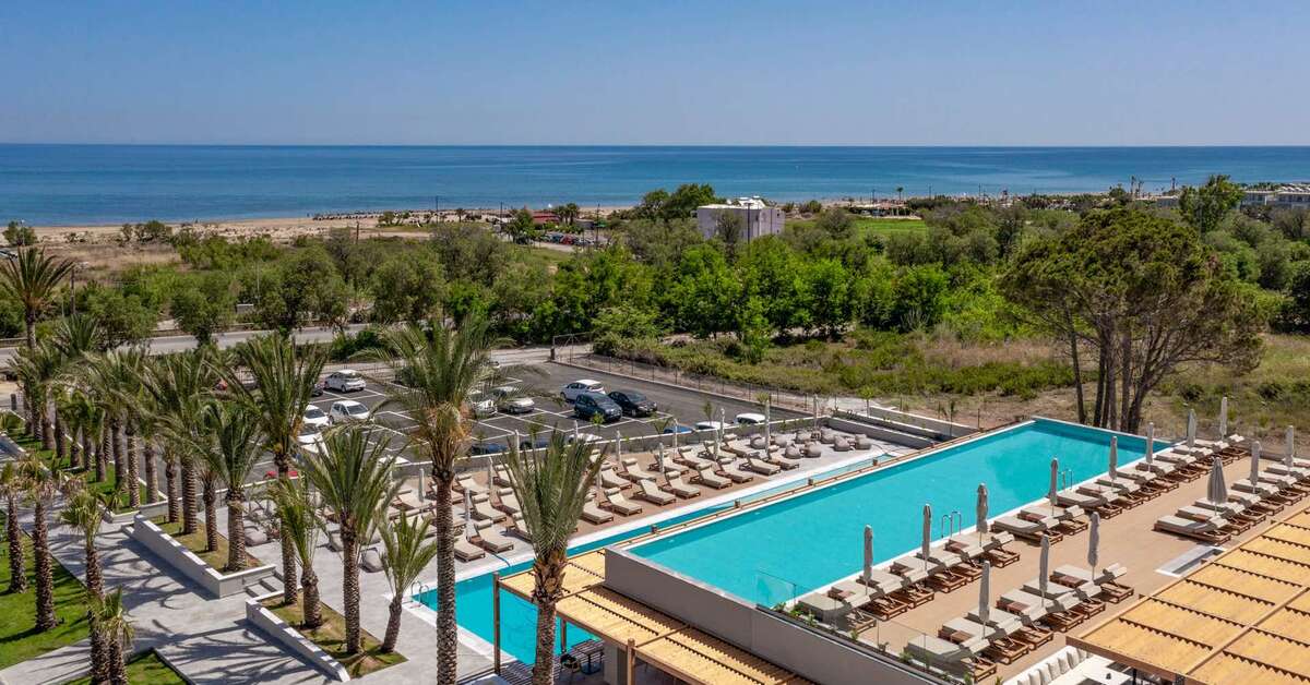 Ein Foto vom Pool im Georgioupolis Suites