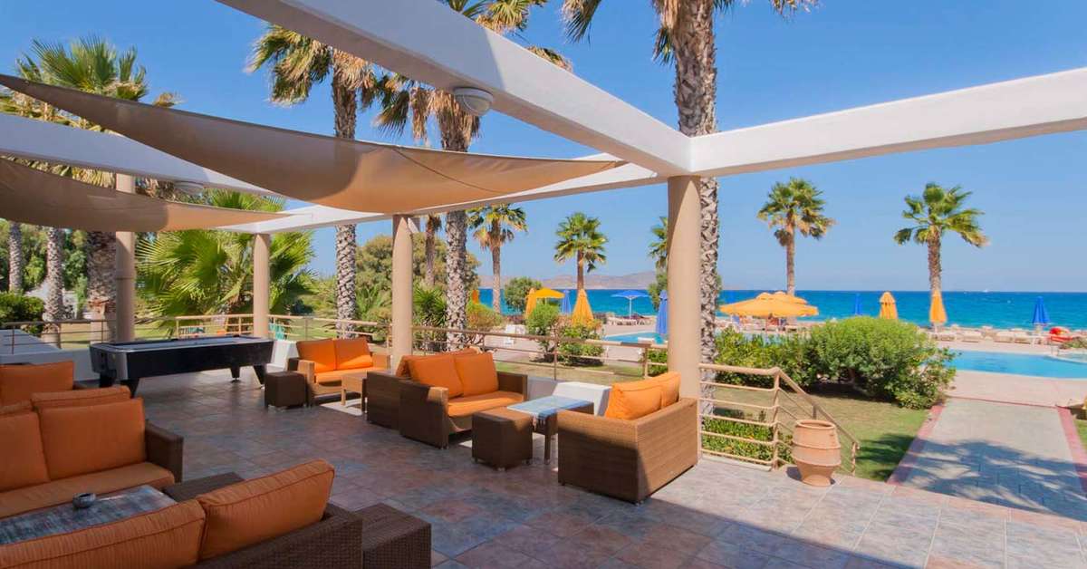 Een foto van het terras bij Irina Beach Aparthotel