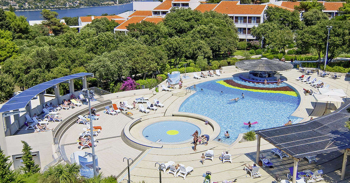 Een foto van het zwembad bij Valamar Tirena Hotel