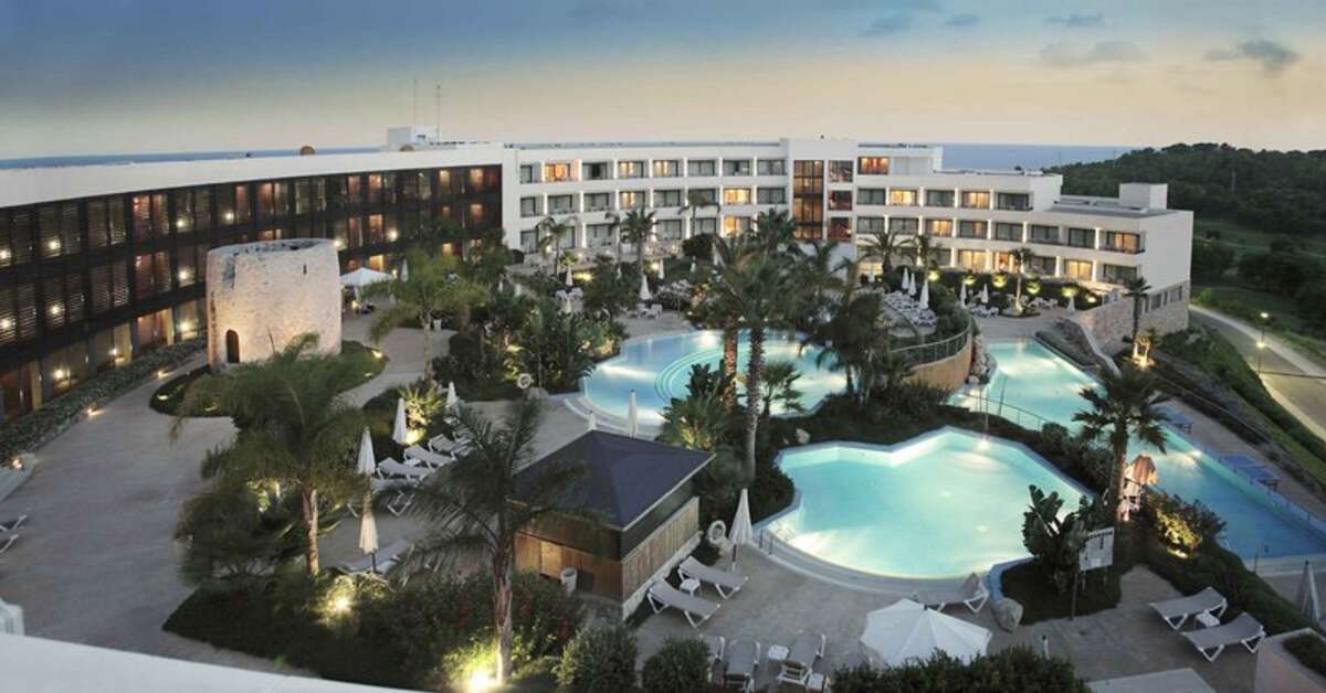 Een foto van het zwembad bij Eurostars Sitges