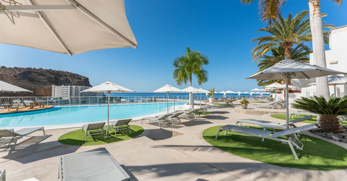 Een foto van het terras bij Marina Bayview