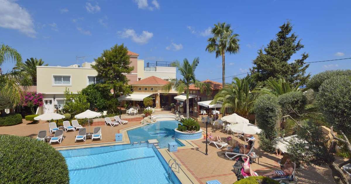Ein Foto vom Pool im Zeus Village Resort