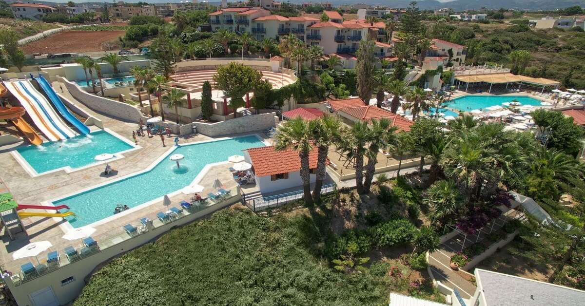 Een foto van het zwembad bij Rethymno Mare