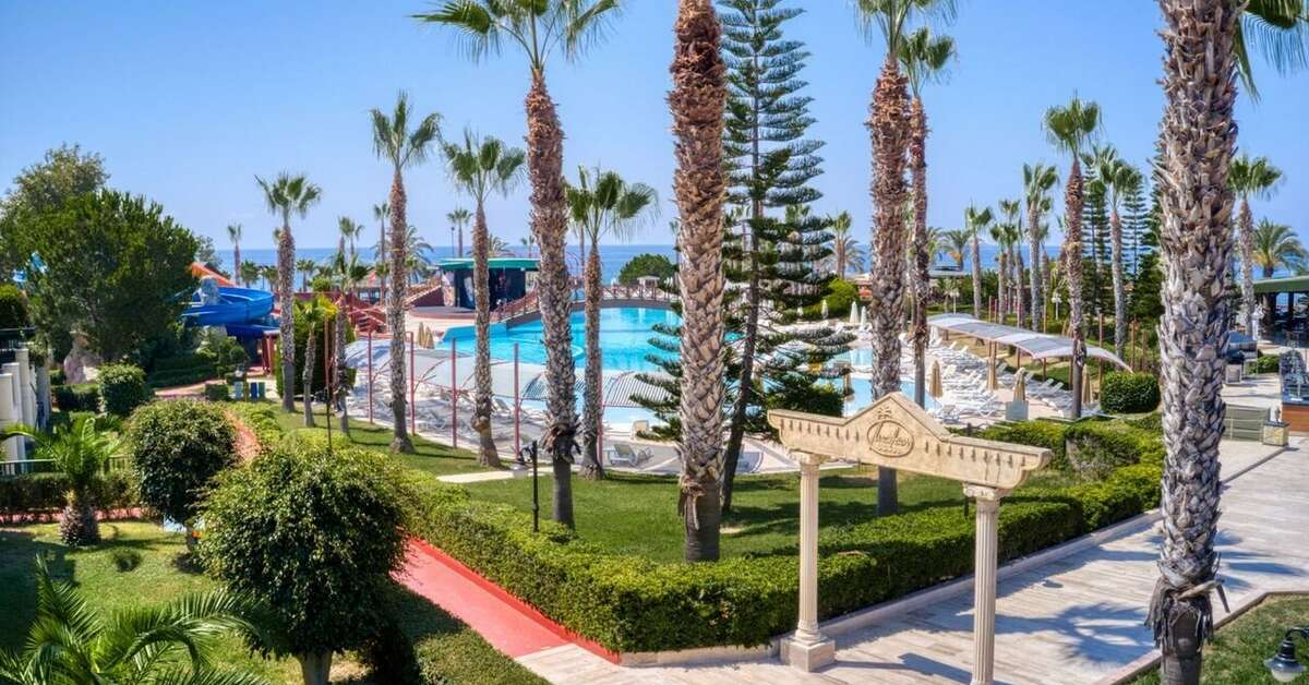 Een foto van het zwembad bij Oz Hotels Incekum Beach Resort