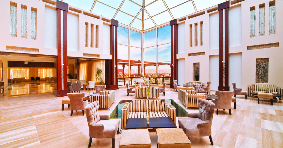 Een foto van het interieur van Sunrise Crystal Bay Resort