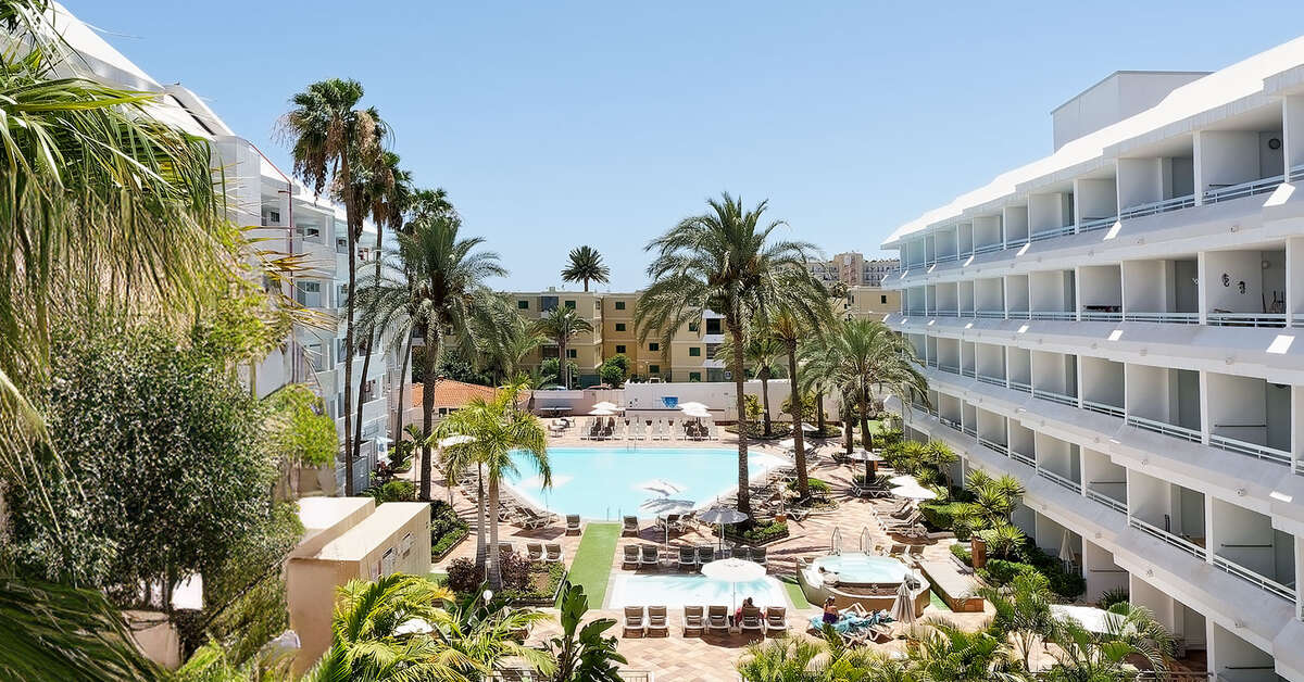 Een foto van de buitenkant van Hotel Akeah Broncemar