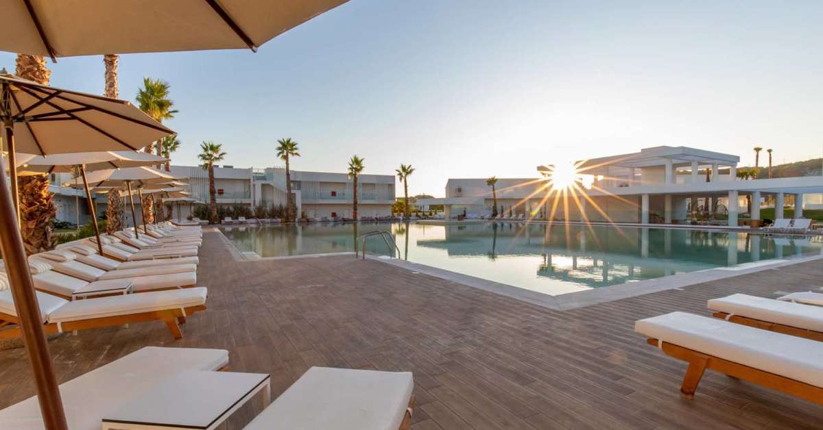 Een foto van het zwembad bij White Dreams Resort