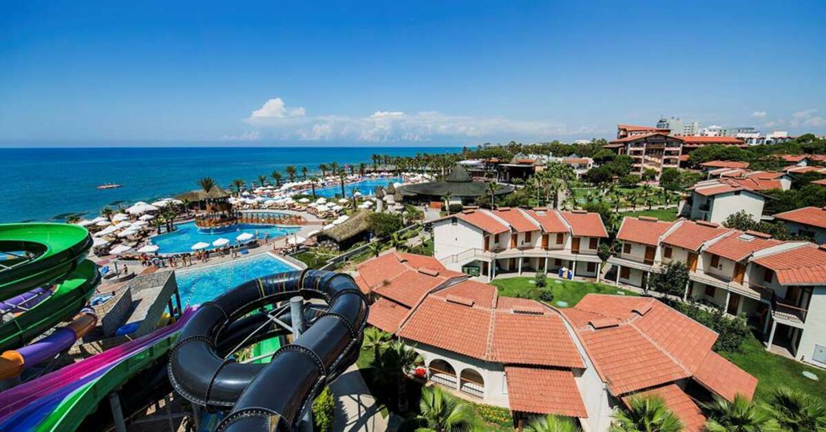 Een foto van het zwembad bij Papillon Belvil Resort & Spa