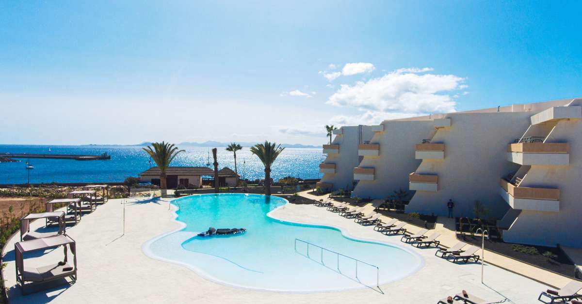 Ein Foto vom Pool im Dreams Lanzarote Playa Dorada Resort & Spa