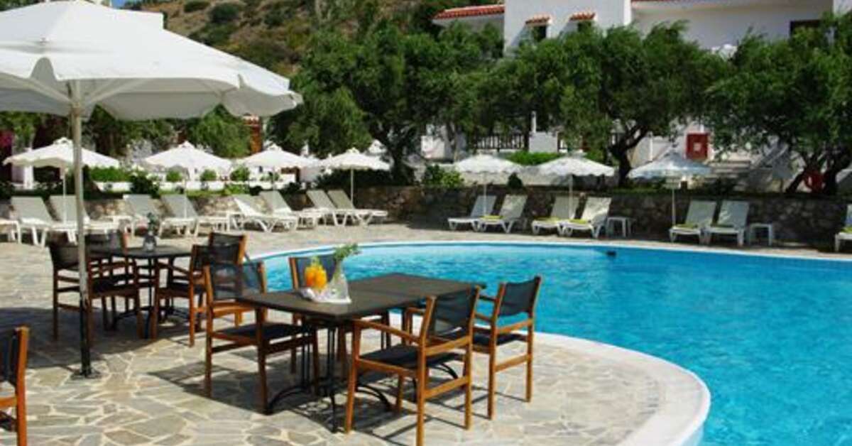 Een foto van het zwembad bij Astron Hotel Karpathos