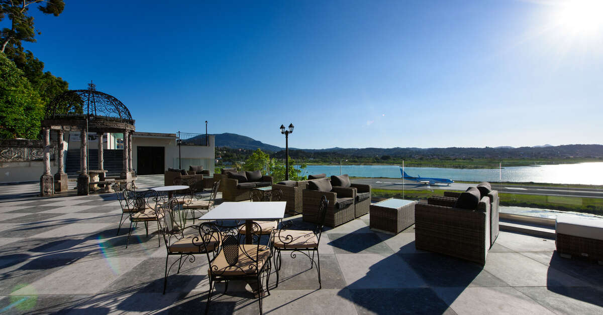 Ein Foto von der Terrasse im The Royal Grand Hotel
