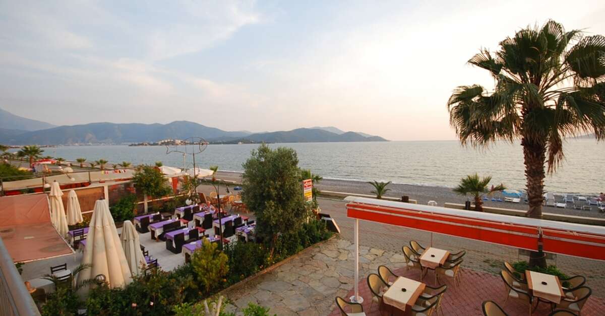 Ein Foto von der Terrasse im Malhun Hotel