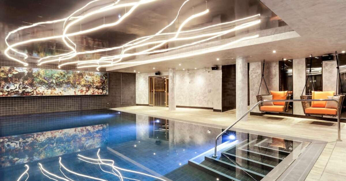Een foto van het zwembad bij Novotel London Canary Wharf