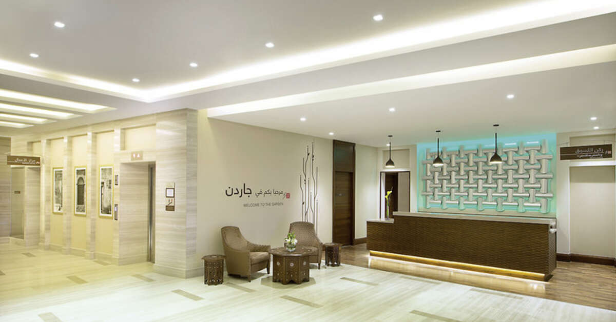 Een foto van het interieur van Hilton Garden Inn Dubai Al Muraqabat