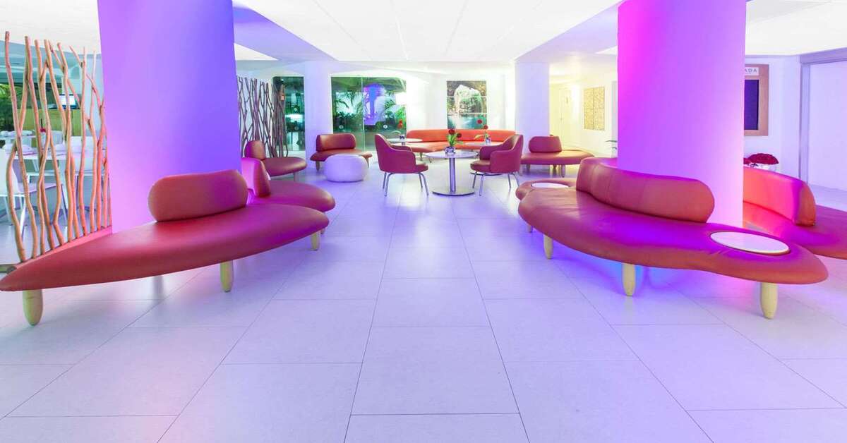 Een foto van het interieur van Hotel Adhara Express