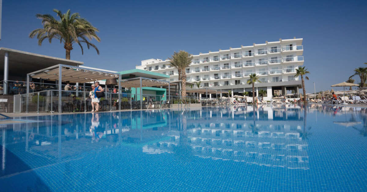 Een foto van het zwembad bij Riu Costa del Sol