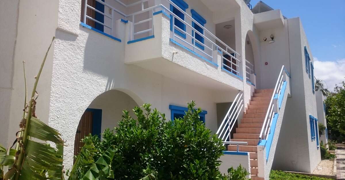 Een foto van de buitenkant van Amazones Villas Appartementen