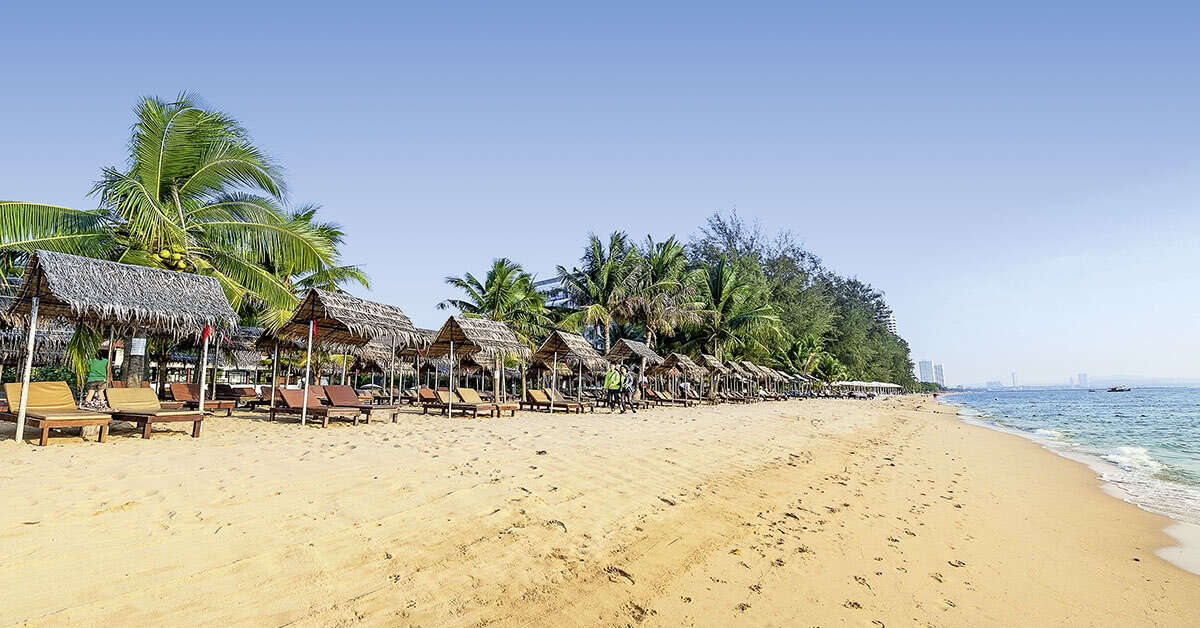 Een foto van het strand bij Pinnacle Grand Jomtien Resort & Spa