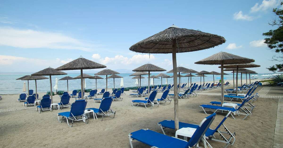 Een foto van het strand bij Naias Beach Hotel