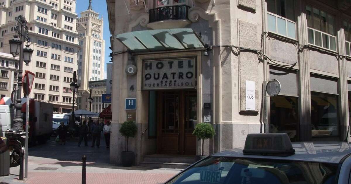 Ein Foto von der Außenansicht des Hotel Quatro Puerta Del Sol