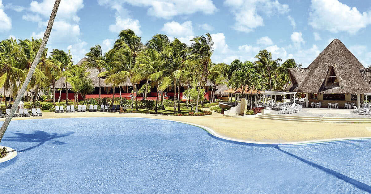 Een foto van het zwembad bij Catalonia Bayahibe