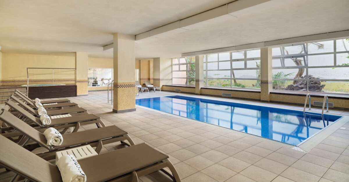 Een foto van het zwembad bij H10 Salauris Palace