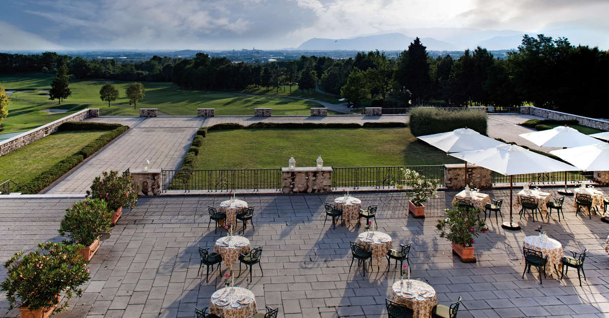 Een foto van het terras bij Palazzo Arzaga Hotel & Spa