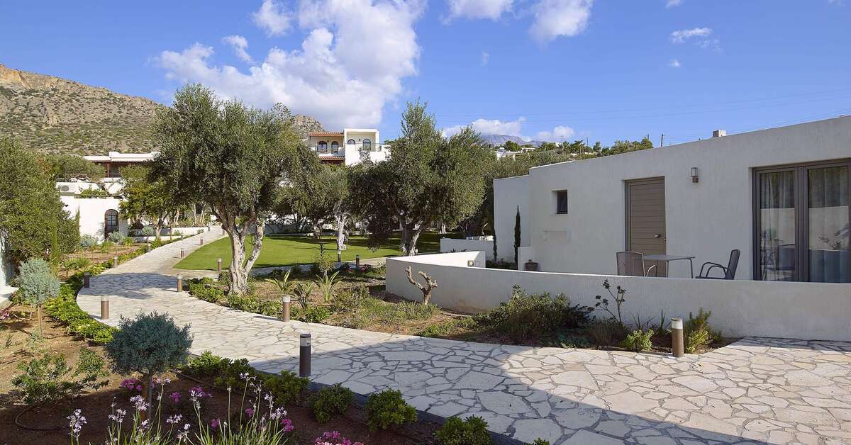 Een foto van het terras bij Coriva Beach Hotel & Bungalows