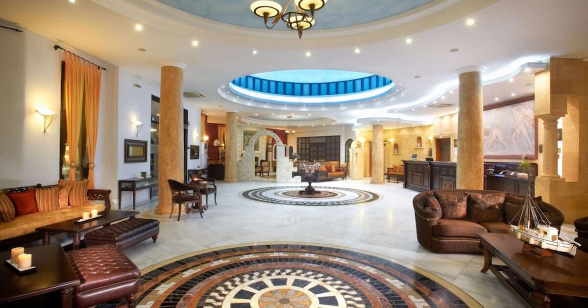 Een foto van het interieur van Acrotel Athena Pallas