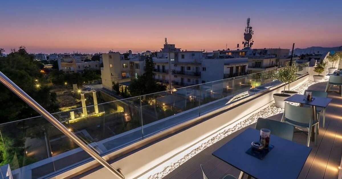 Een foto van het terras bij Maritina Hotel