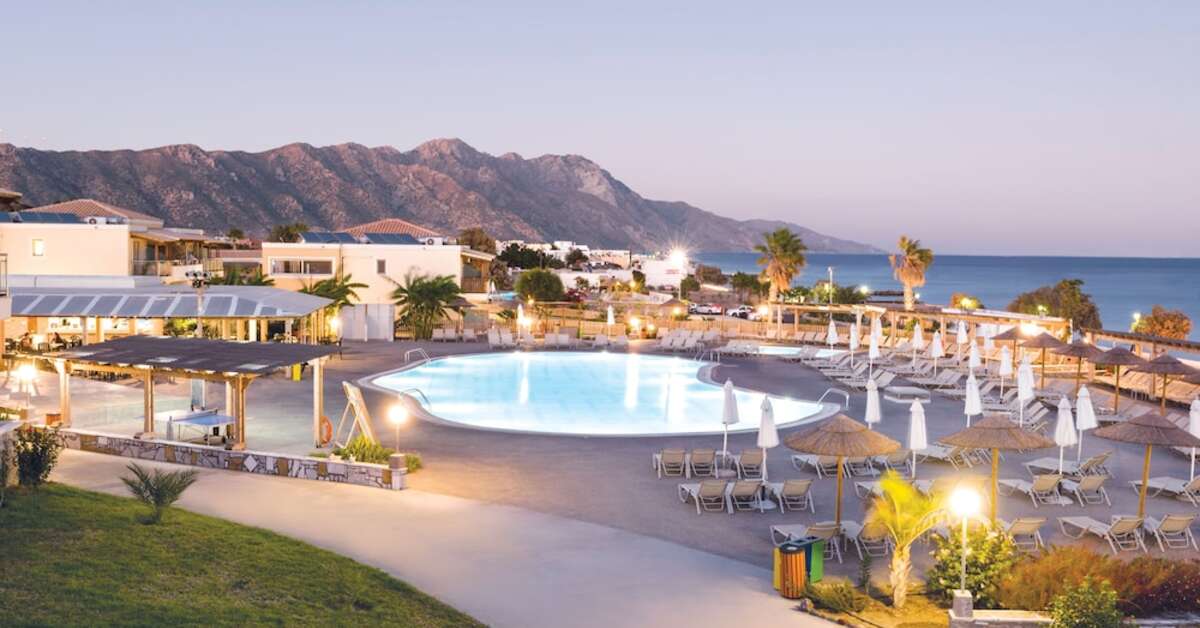 Een foto van het zwembad bij Grand Blue Beach Hotel
